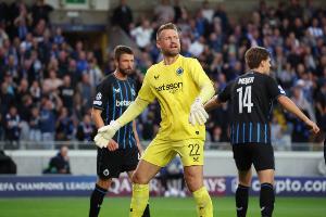 开云体育官网-19分钟送点+扑点+伤退！37岁米尼奥莱扑点后朝裁判庆祝，吃到黄牌