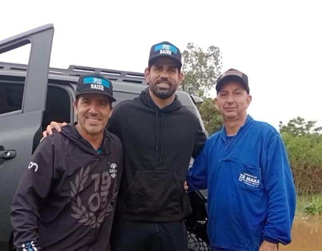 1715076493219038658.jpg 84547605-13390383-image-a-3_1715067237582.jpg