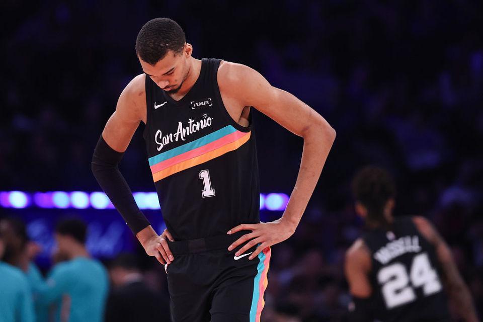 开云体育-11连胜终结，文班空砍25+13+4帽！4点证明马刺这场硬碰硬输得不冤