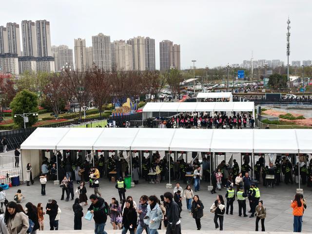 演唱会+中超，近6万人在成都过“超级周末”